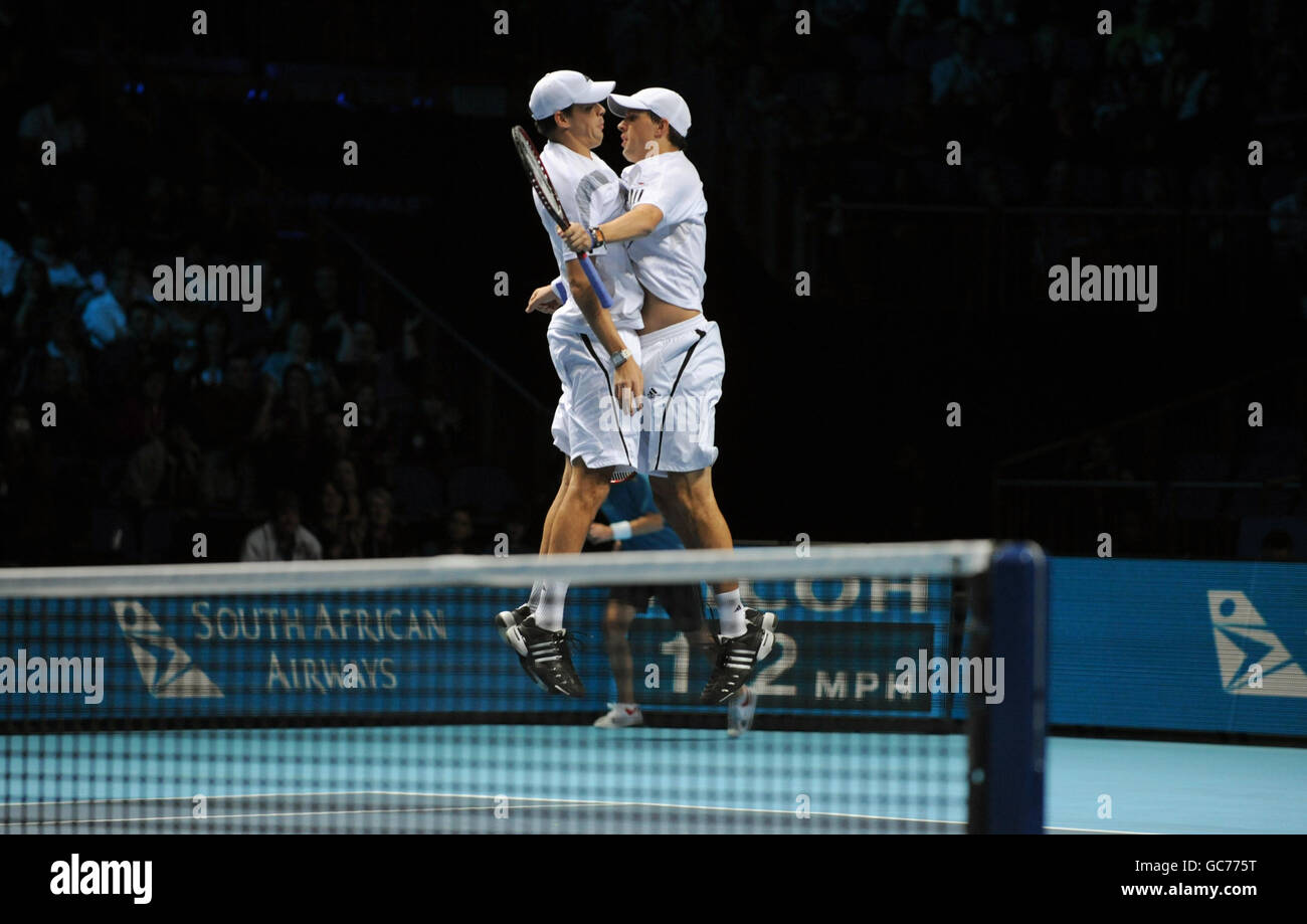 Bob bryan mike bryan win hi-res stock photography and images - Alamy