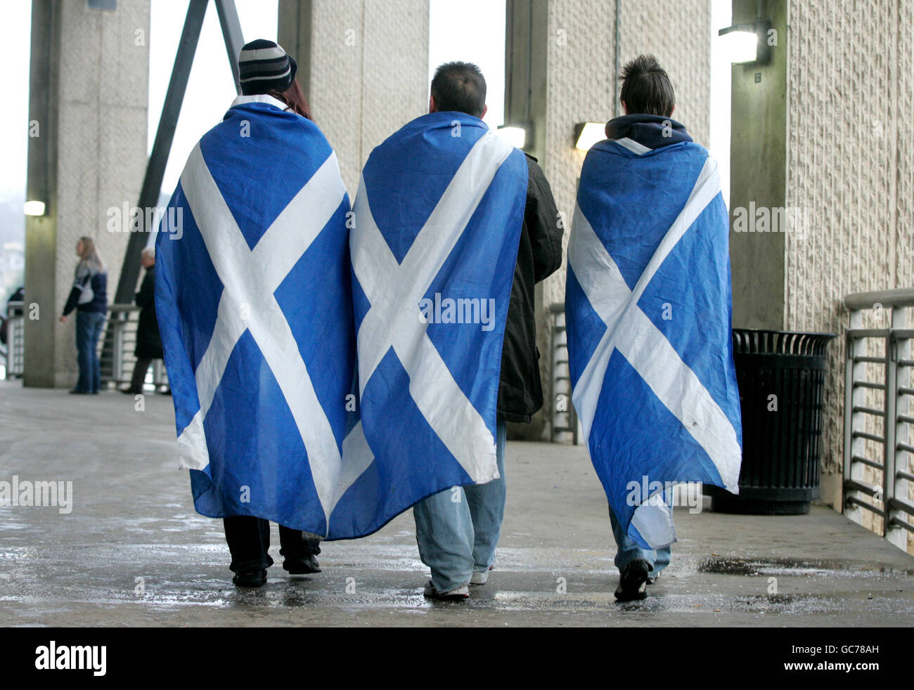 Rugby Union - Bank of Scotland Corporate Autumn Test - Scotland v Argentina - Murrayfield Stadium. Scotland fans wearing Saltire flags make their way to the ground before kick off Stock Photo