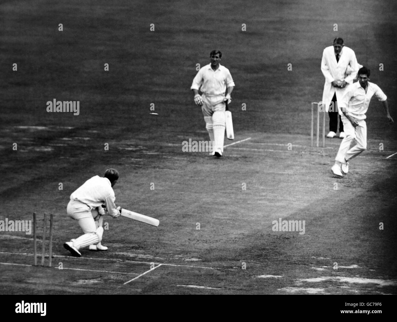 Cricket stadium full Black and White Stock Photos & Images - Alamy
