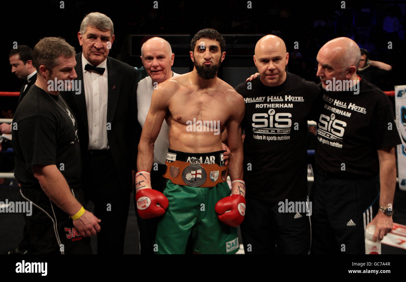 Boxing - Super Six World Boxing Classic - WBC World Super-Middleweight Title fight - Carl Froch v Andre Dirrell - Trent FM Ar.... Great Britain's Adnan Amar (centre) poses with his entourage Stock Photo