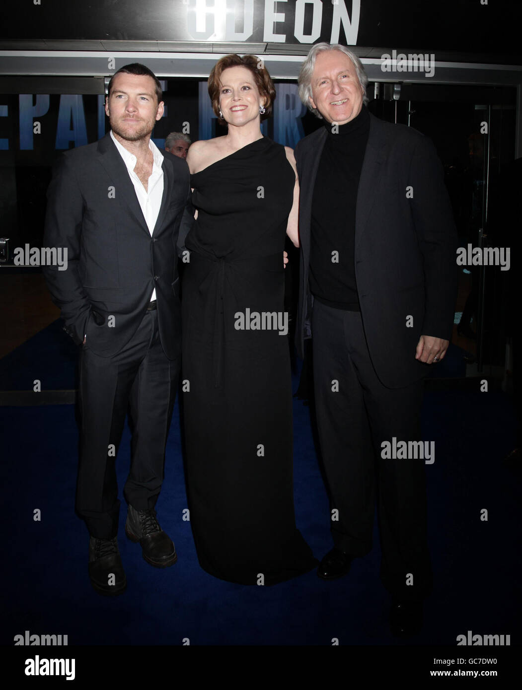 Left To Right Sam Worthington Sigourney Weaver And Director James Cameron Arrive For The 