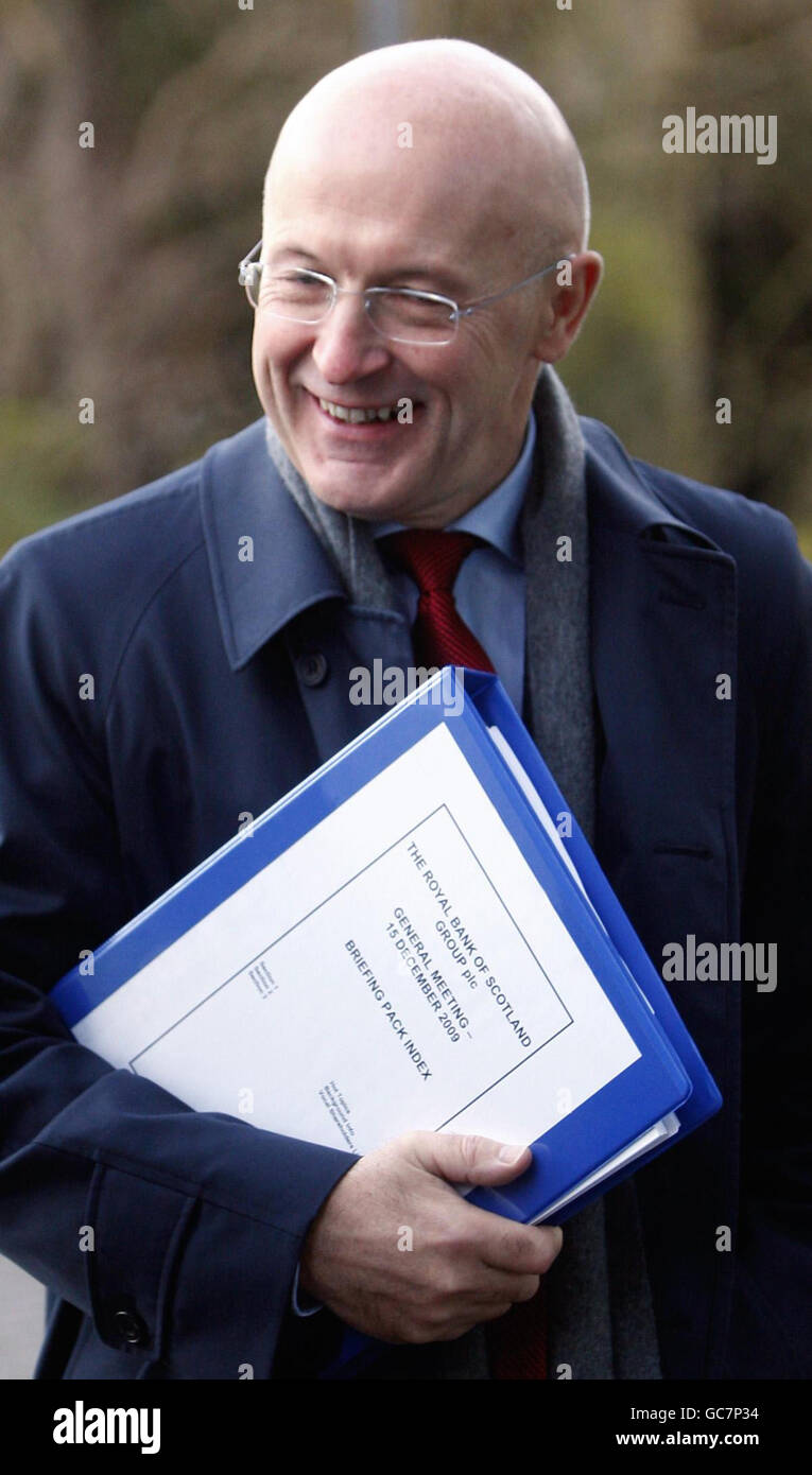 RBS Chairman Sir Philip Hampton arrives at a Royal Bank of Scotland Conference Centre base at RBS in Gogarburn near Edinburgh, for a meeting with shareholders to approve participation in the Government's asset protection scheme. Stock Photo