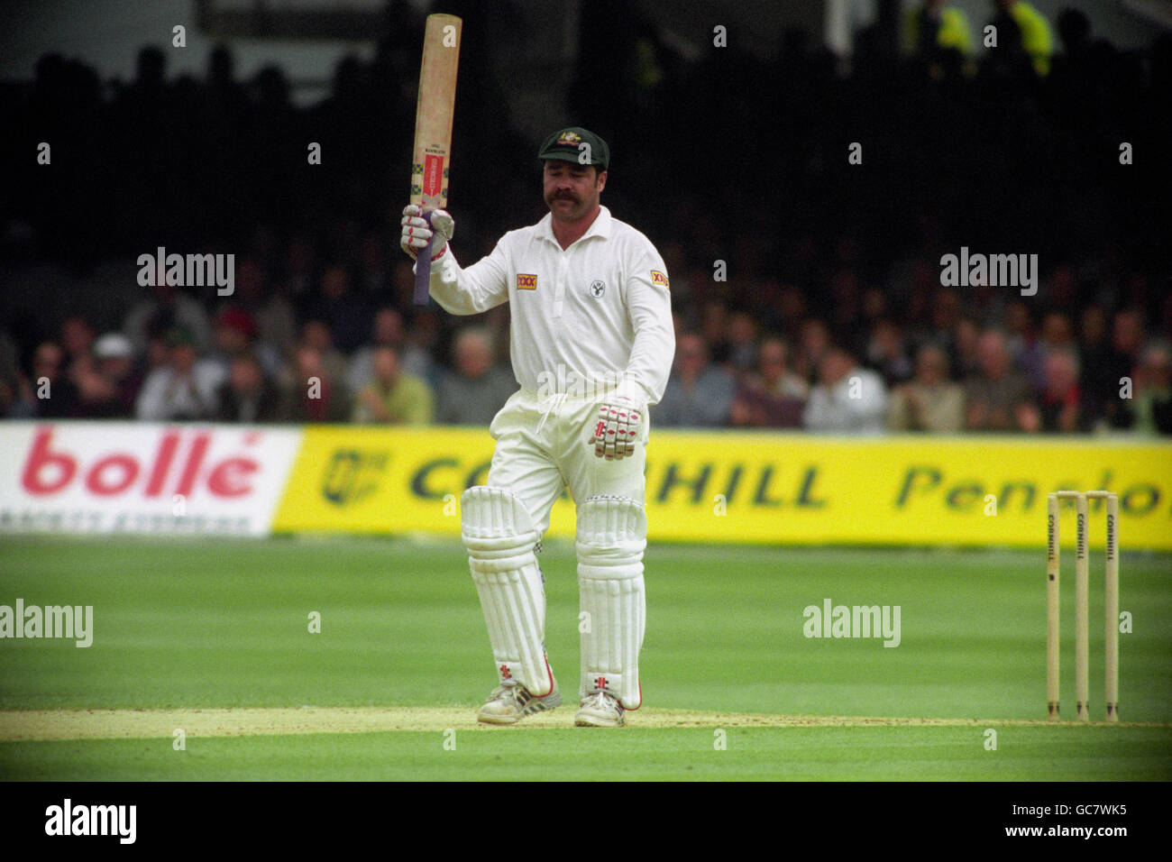 Cricket - The Ashes - England v Australia - 2nd Test - Lord's. AUSTRALIA'S DAVID BOON ACKNOWLEDGES THE CROWD UPON REACHING 50 DURING THE SECOND TEST AGAINST ENGLAND AT LORDS. Stock Photo