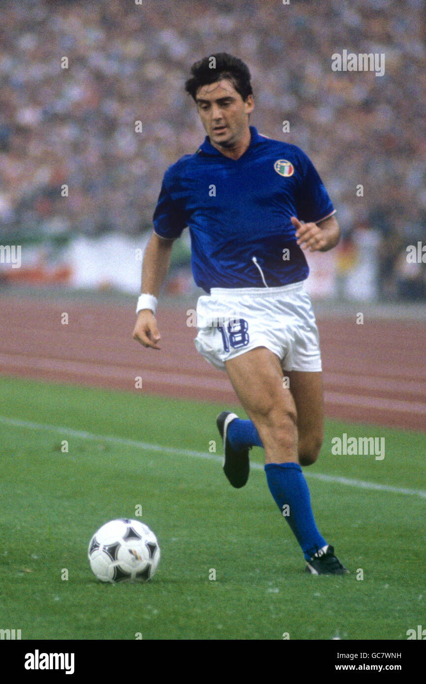 Soccer - UEFA Euro 1988 - Group One - Italy v West Germany - Rheinstadion, Dusseldorf. Roberto Mancini, Italy Stock Photo