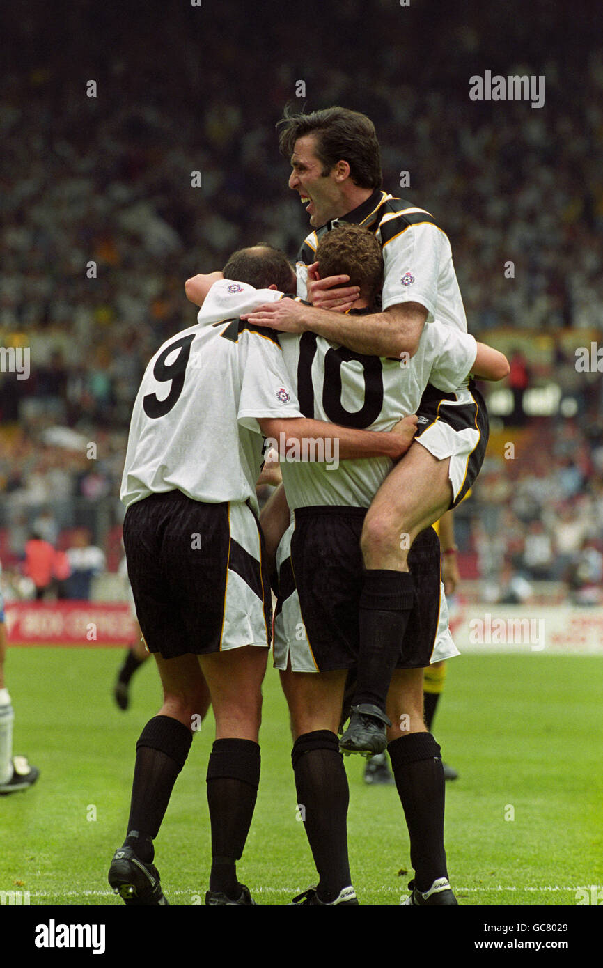 Soccer autoglass trophy final port vale stockport county wembley