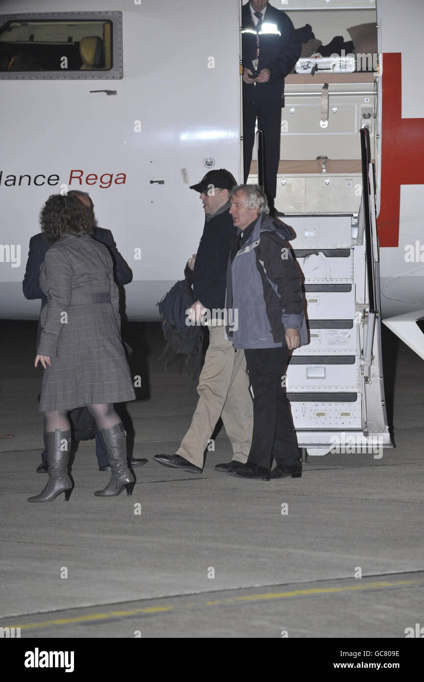 Freed hostage Peter Moore (centre, with cap) arrives at RAF Brize Norton in Oxfordshire following his two-and-a-half-year kidnap ordeal in Iraq. Stock Photo