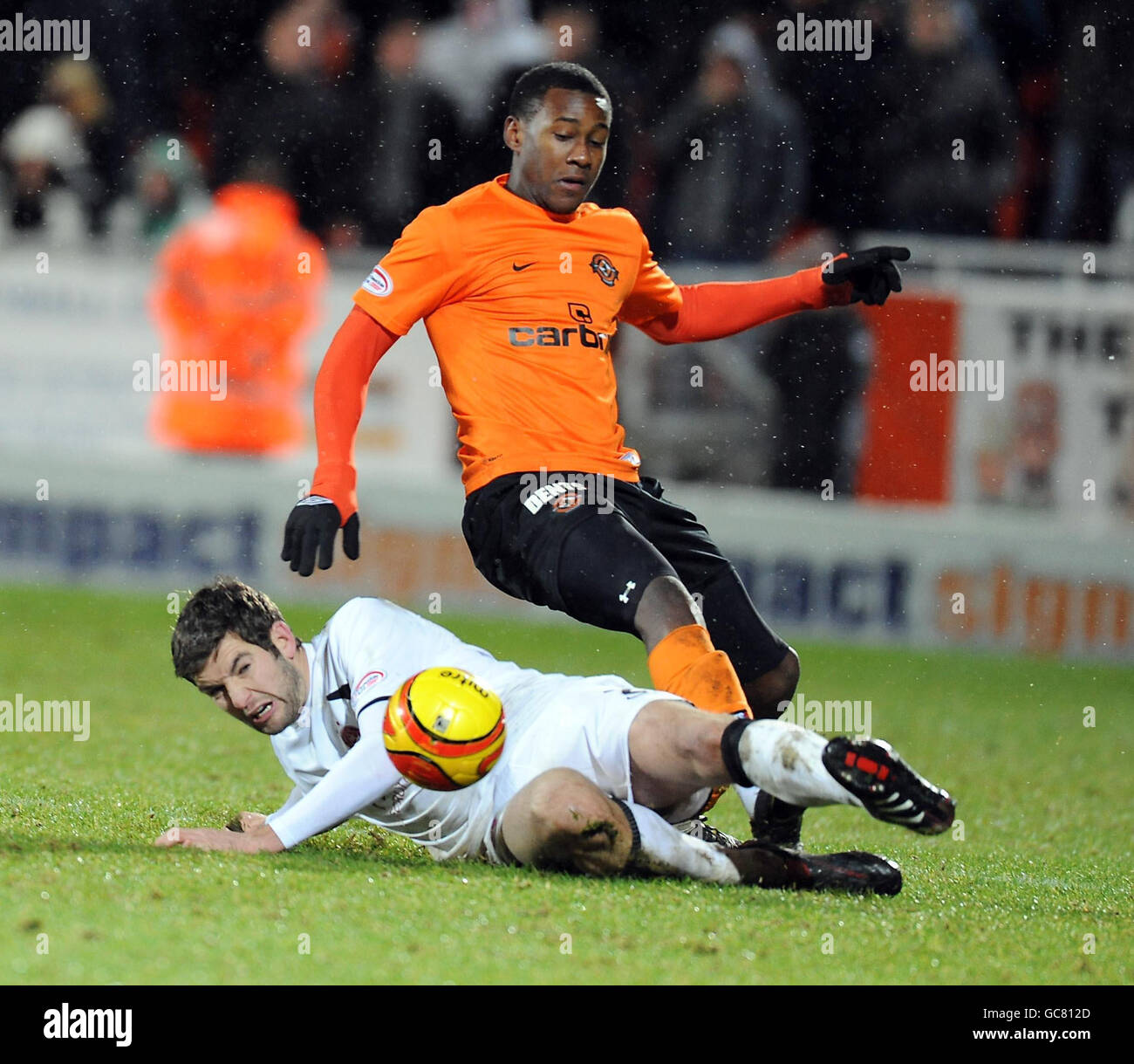 Dundee United's Jennison Myrie-Williams challenges Aberdeen's Charlie Mulgrew during the Clydesdale Banks Scottish Premier League match at Tannadice Park, Dundee. Stock Photo