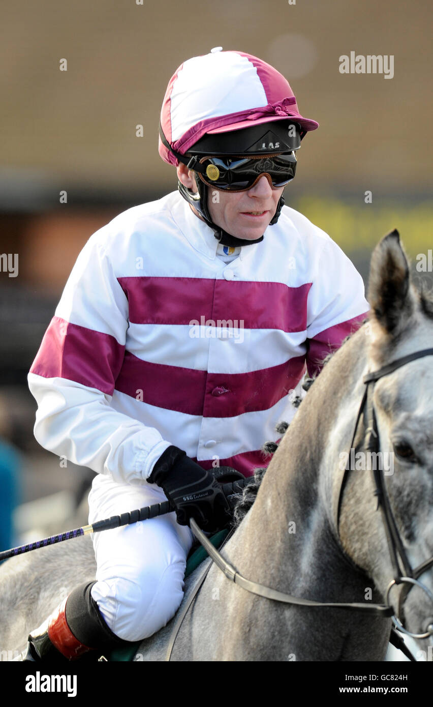 Lingfield horse racing hires stock photography and images Alamy