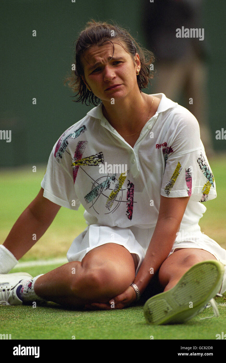 Tennis - 1993 Wimbledon Championships - Women's Singles - Third Round - Natalia  Medvedeva v Gabriela Sabatini Stock Photo - Alamy