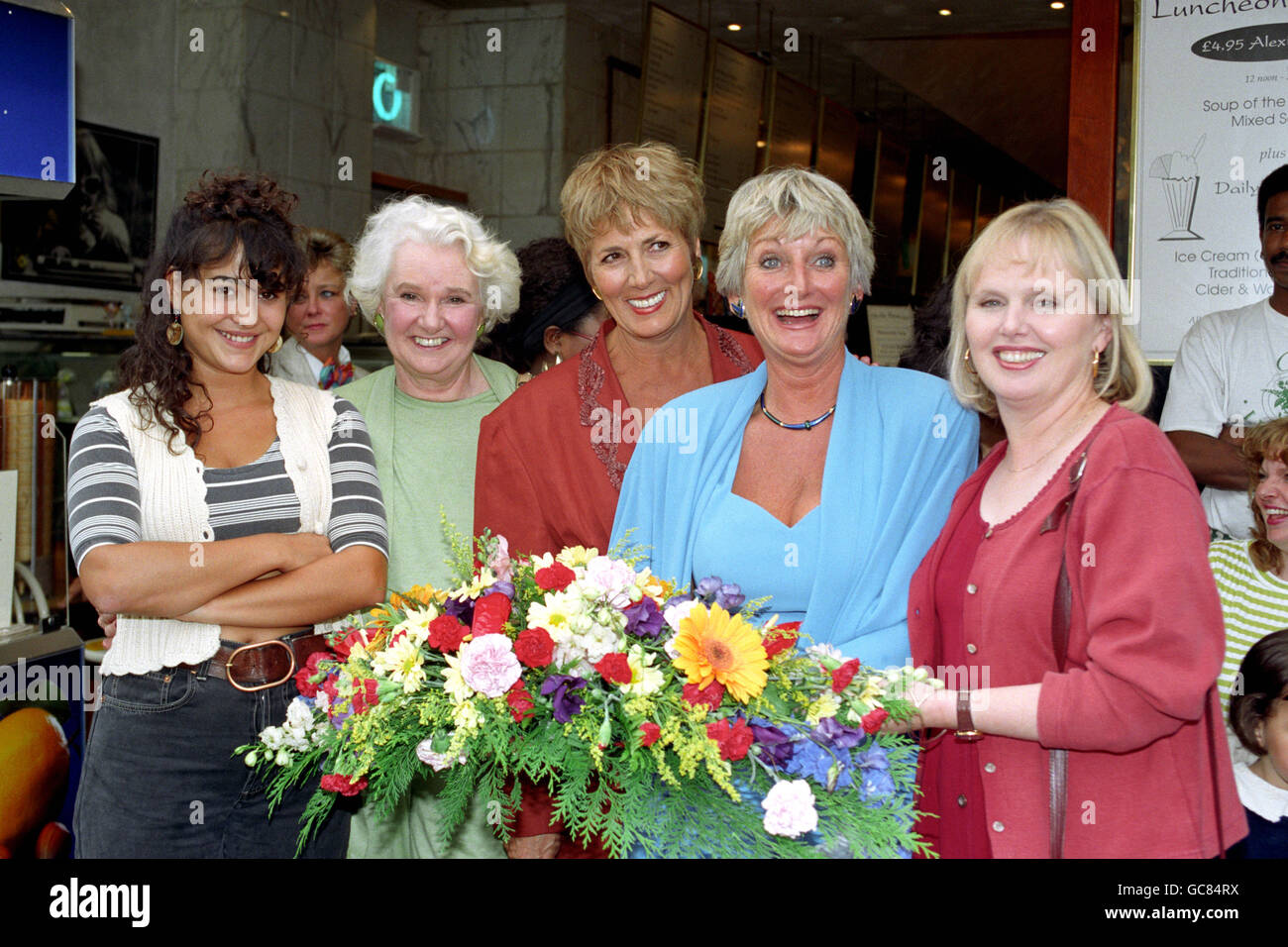 STARS OF THE AXED BBC SOAP ELDORADO IN LONDON AFTER THE FINAL EPISODE WAS SCREENED. L-R SANDRA SANDRI [PILAR], FAITH KENT [OLIVE], HILARY CRANE [ROSEMARY], POLLY PERKINS [TRISH] AND PATRICIA BRAKE [GWEN]. Stock Photo