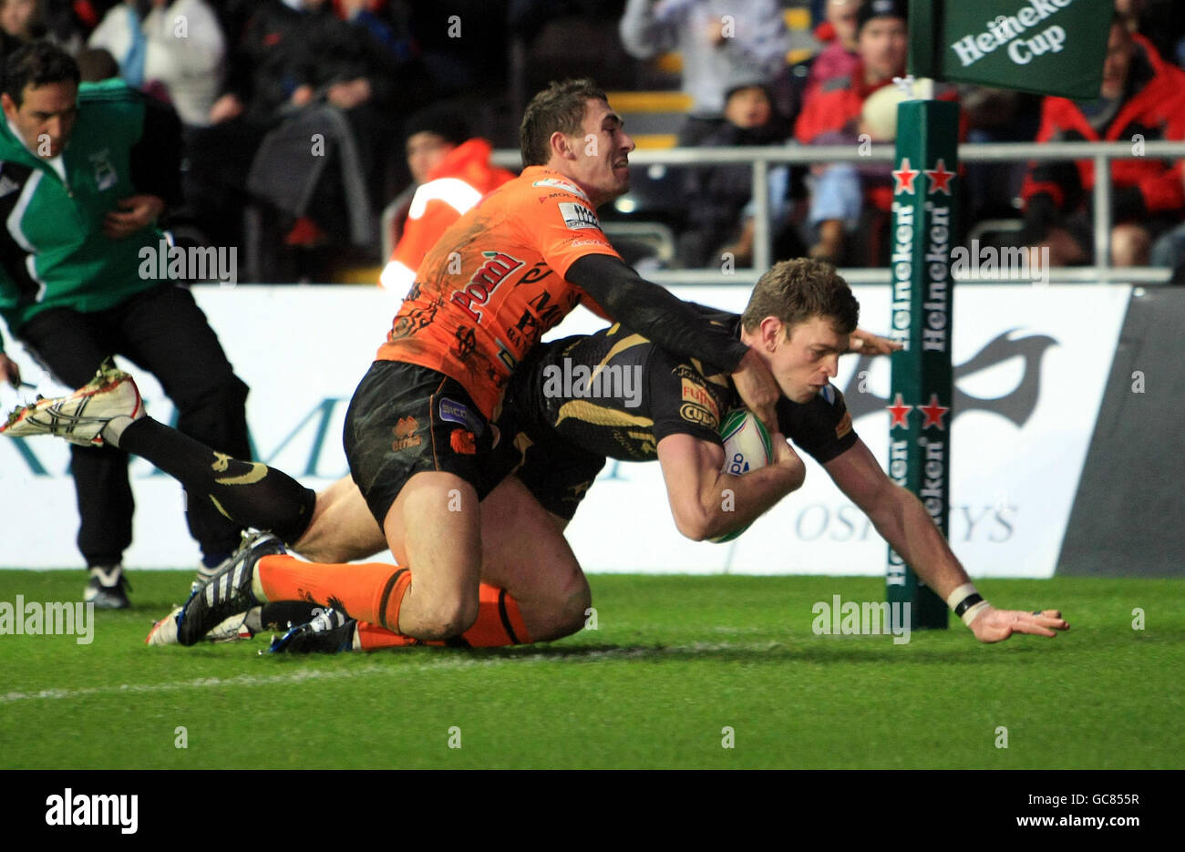Ospreys Nikki Walker Crosses For A Try During The Heineken Cup Group Match At The Liberty Stadium Swansea Stock Photo Alamy