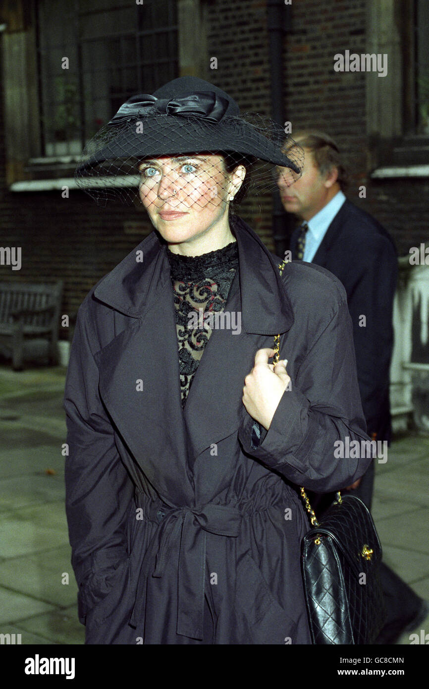 ACTRESS/ PHOTOGRAPHER KOO STARK LEAVING ST JAMES'S CHURCH, PICCADILLY, THIS AFTERNOON FOLLOWING A MEMORIAL SERVICE FOR FORMER FORMULA 1 WORLD CHAMPION JAMES HUNT. HUNT DIED SUDDENLY IN JUNE FROM A HEART ATTACK. Stock Photo