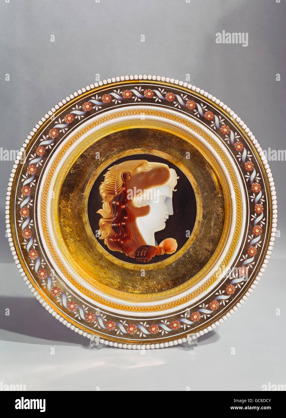 fine arts, porcellain, plate with motive of copied intaglio with head of Alexander the Great, Berlin Manufacture, Germany, circa 1830, porcellain collection of Munich Residence, Stock Photo