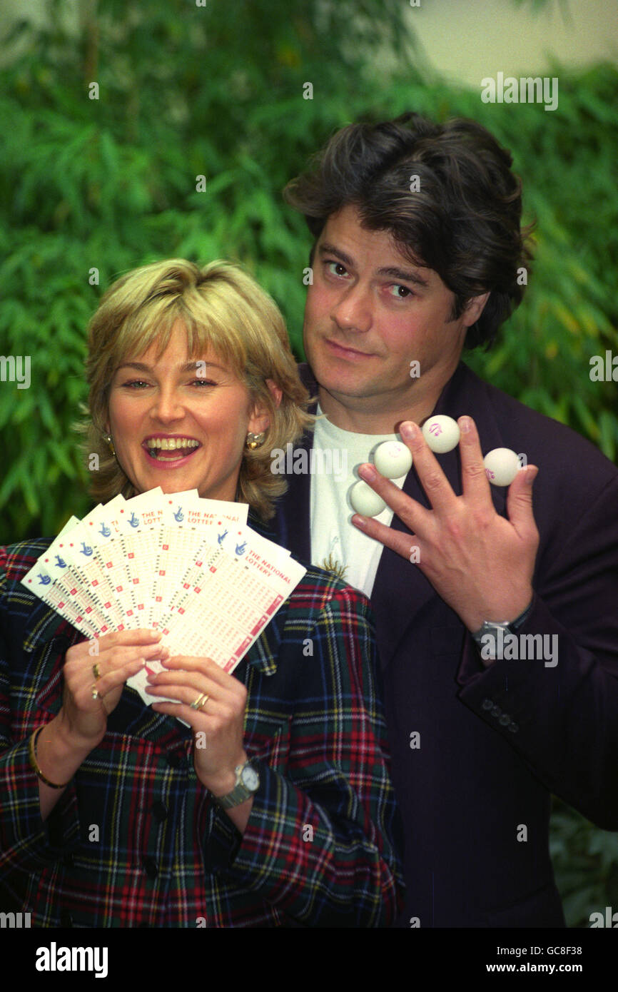 anthea-turner-and-gordon-kennedy-at-a-photocall-in-london-the-pair