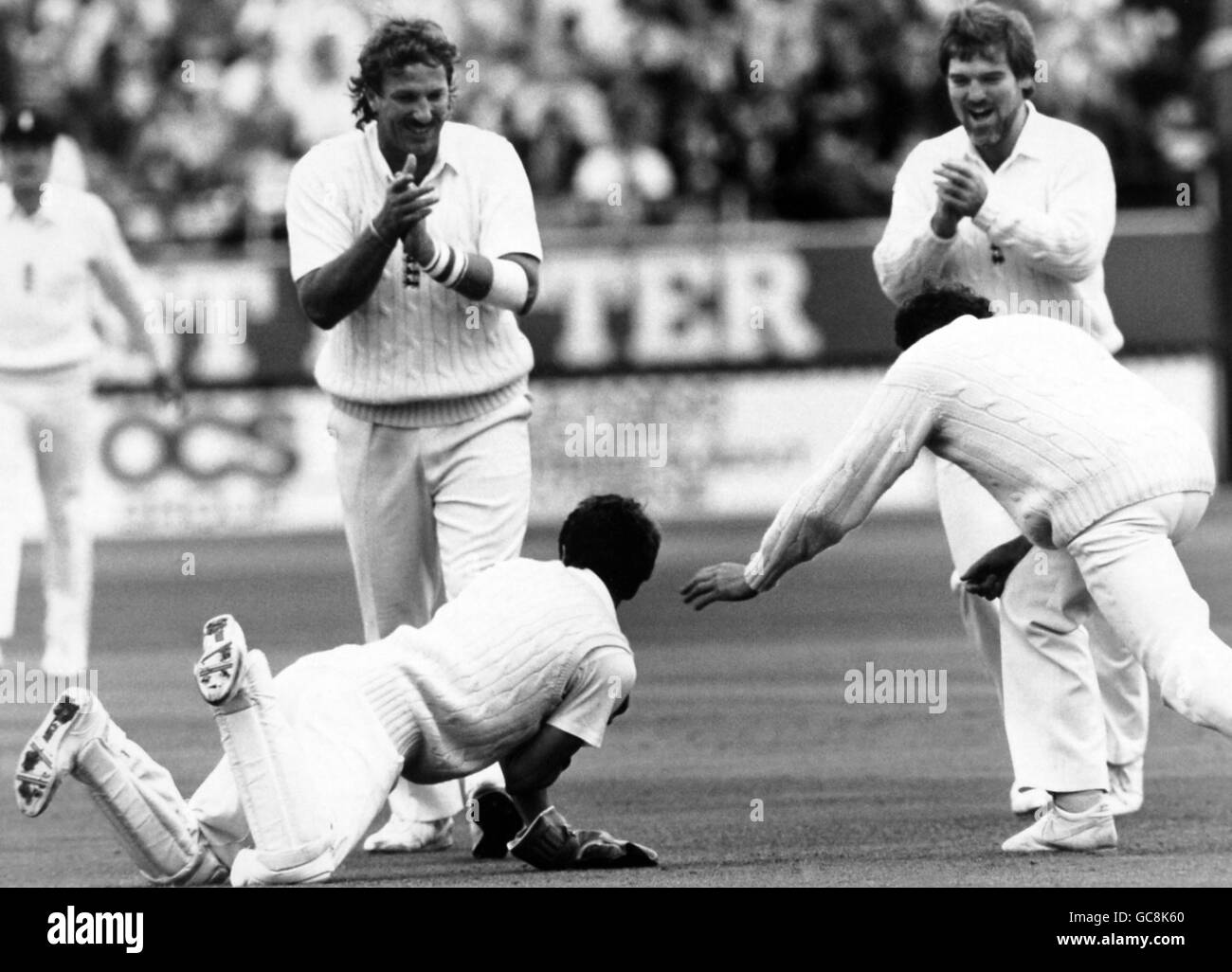 England wicketkeeper bruce french dives to catch salim malik hires