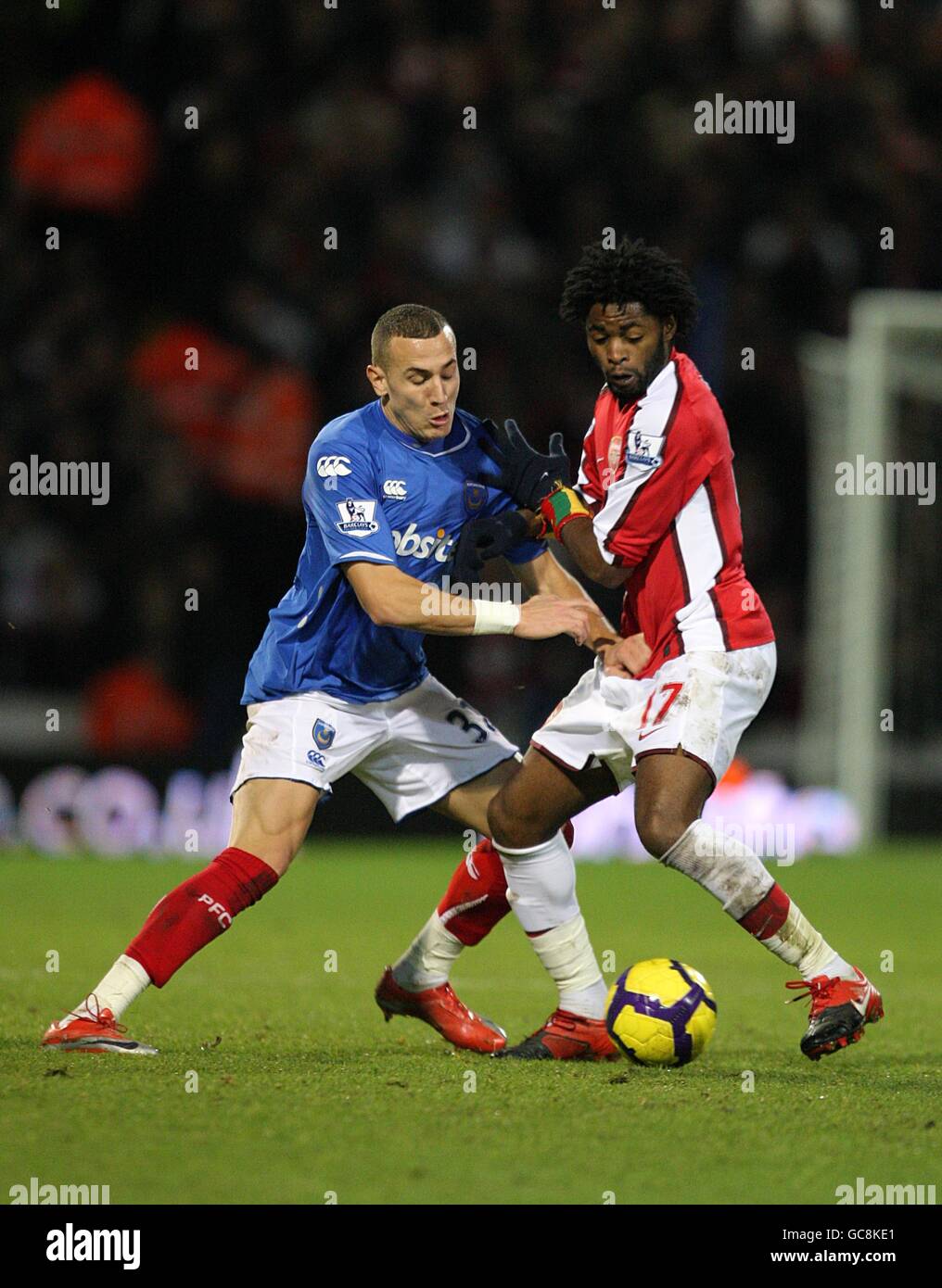 Soccer - Barclays Premier League - Portsmouth v Arsenal - Fratton Park. Arsenal's Alexandre Song Billong (right) and Portsmouth's Hassan Yebda (left) battle for the ball Stock Photo