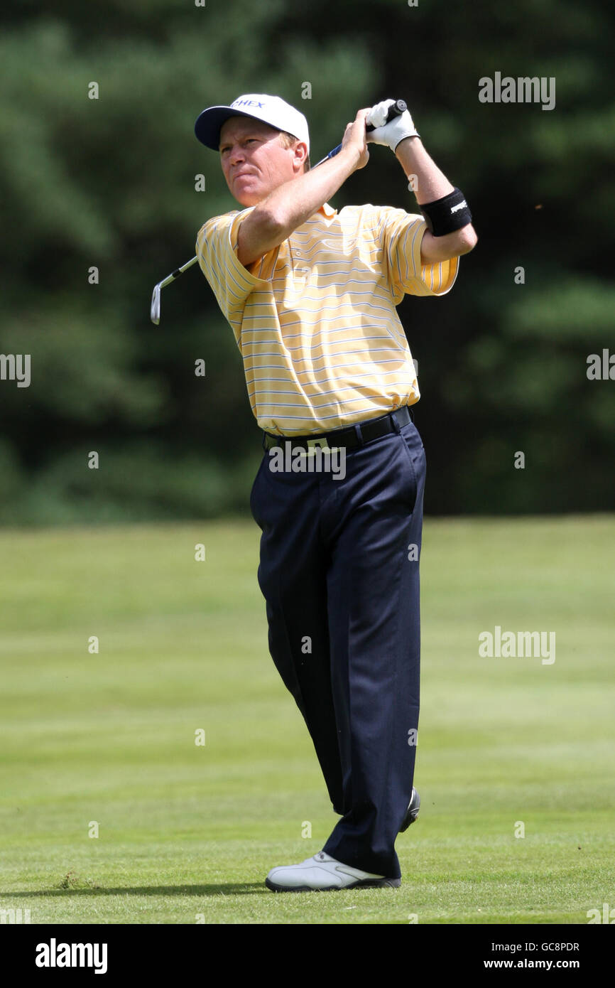 Golf - MasterCard Senior Open - Round Three - Sunningdale Open. USA's Jeff Sluman plays off the fairway Stock Photo