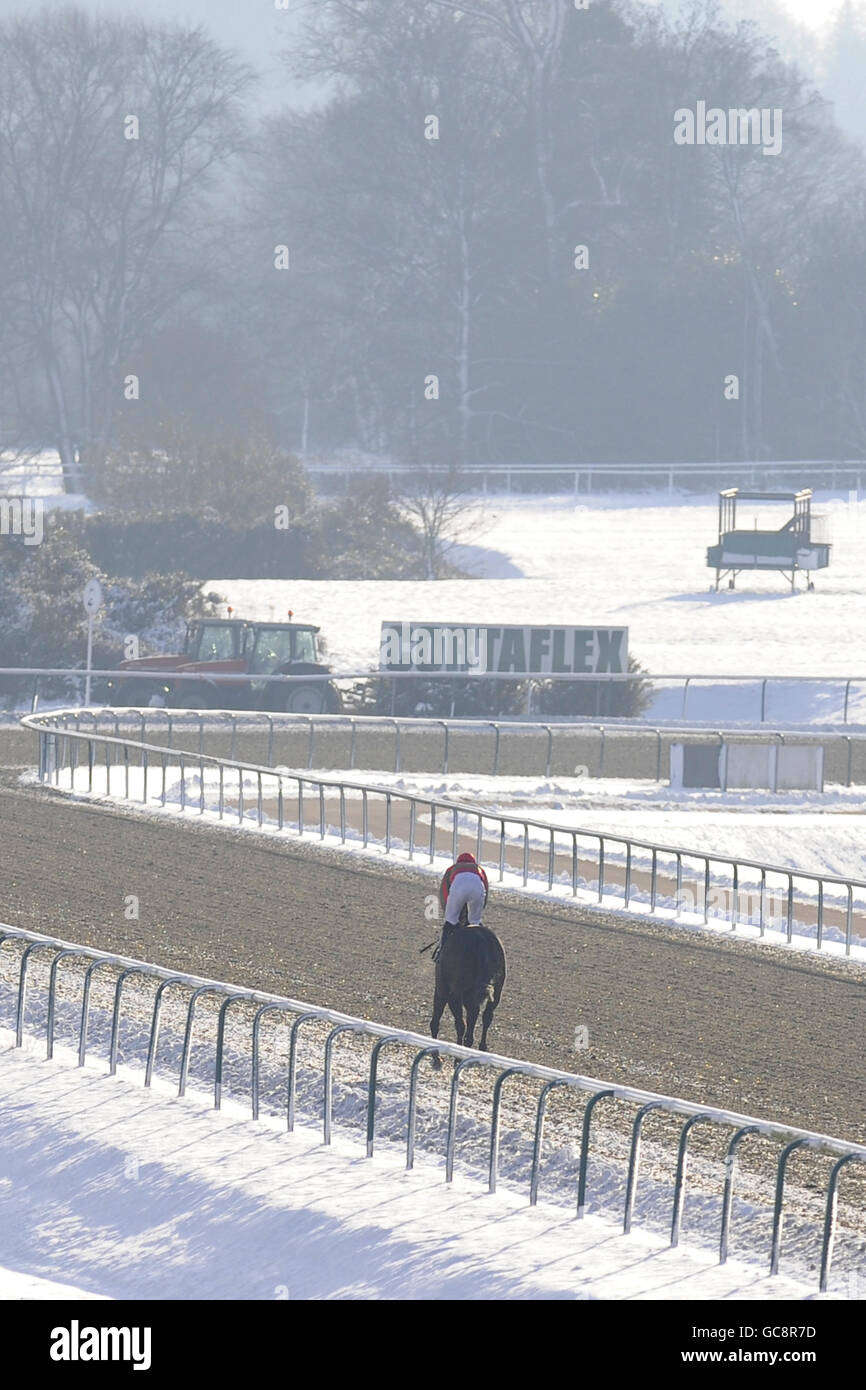 Horse Racing - Lingfield Racecourse. A general view of snow at Lingfield Racecourse Stock Photo