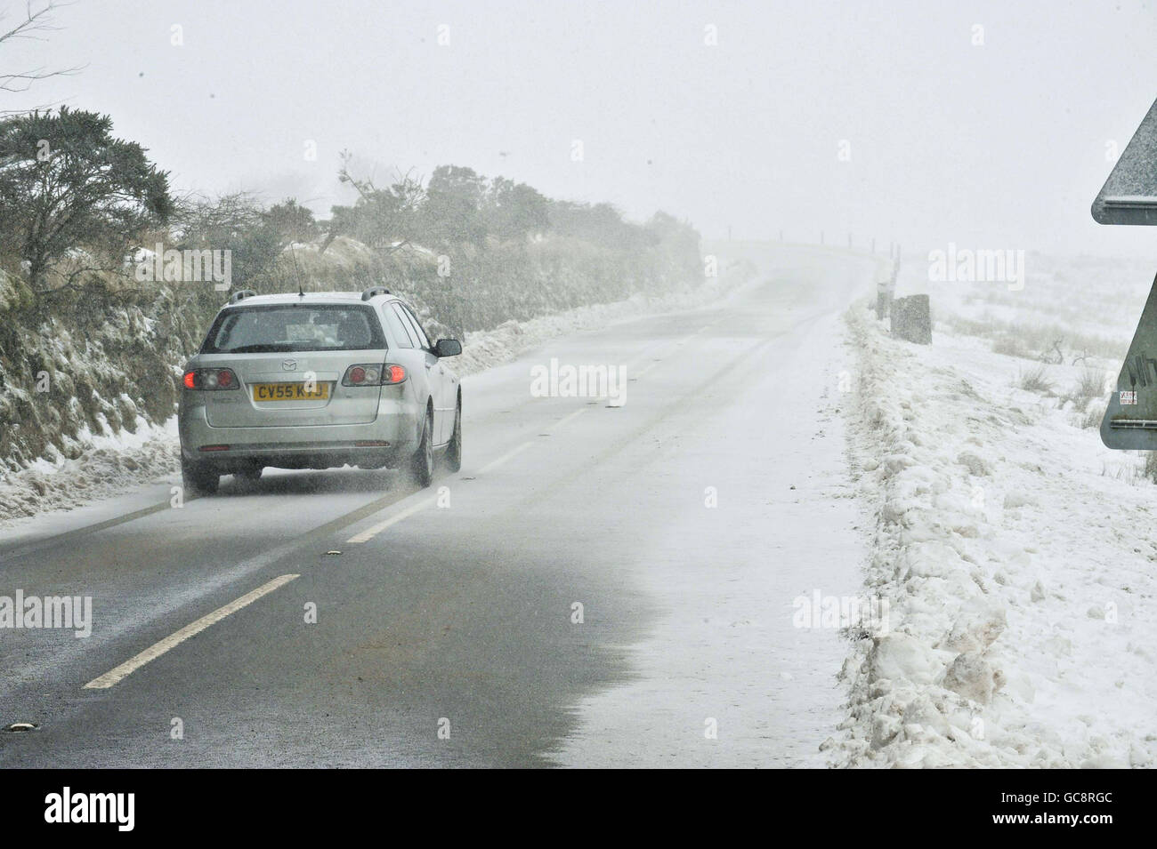Roads begin to white-out once more in Dartmoor National Park as a fresh batch of snow falls in the South West of the UK near Two Bridges, Dartmoor, Devon. Stock Photo