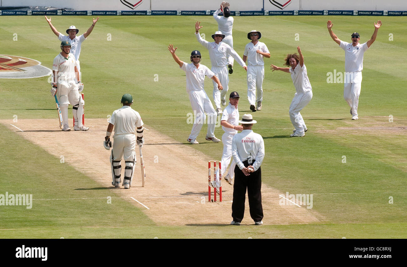 Captain of the south african cricket team hires stock photography and