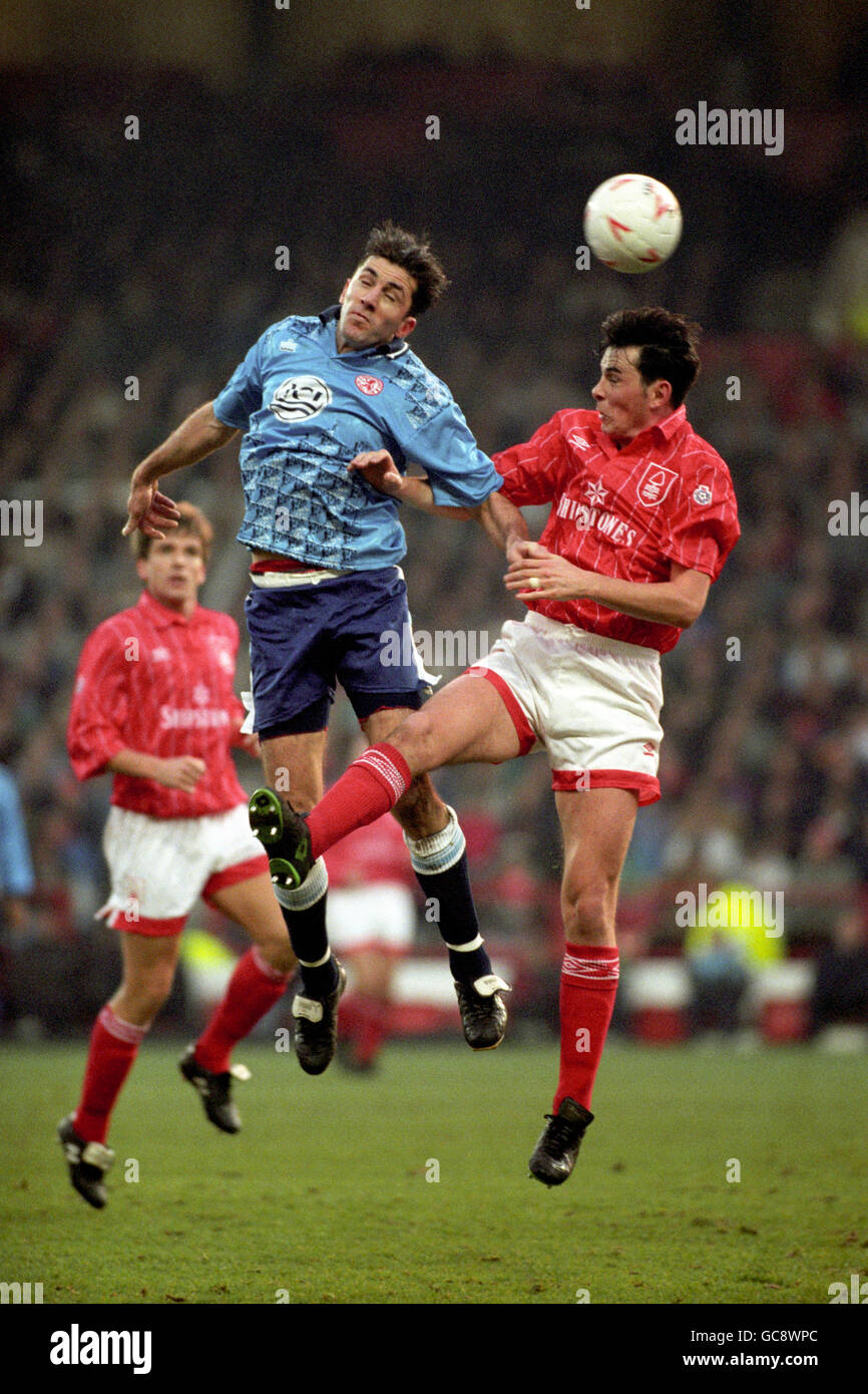 Soccer - Endsleigh League Division One - Nottingham Forest v Middlesbrough - City Ground. L-R: PAUL WILKINSON, MIDDLESBROUGH. STEVE CHETTLE, NOTTINGHAM FOREST Stock Photo