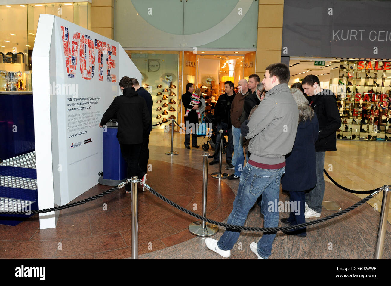 Soccer - League Cup 50th Roadshow - The Bullring Shopping Centre. Shoppers line up to vote for their favourite League Cup moment while former Aston Villa player Chris Nicholl signs autographs. Stock Photo