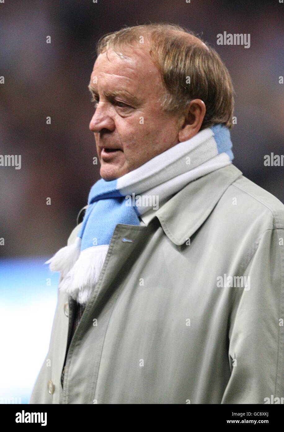Former manchester city player francis lee prior to kick off hi-res ...