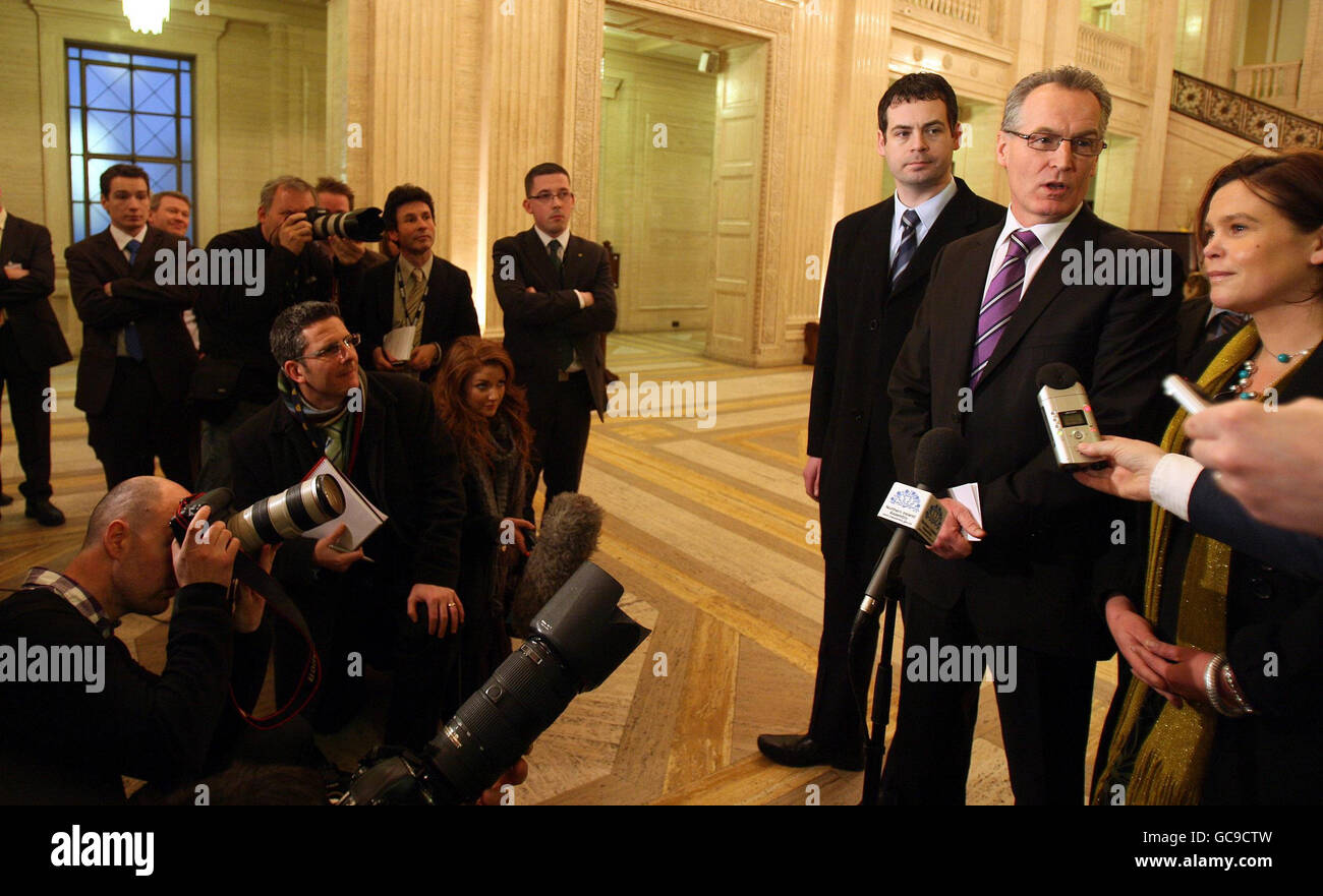 Gerry Kelly (second right) of Sinn Fein, with party colleagues speaking to the media at the Parliament Buildings in Stormont, about the ongoing political talks. Stock Photo