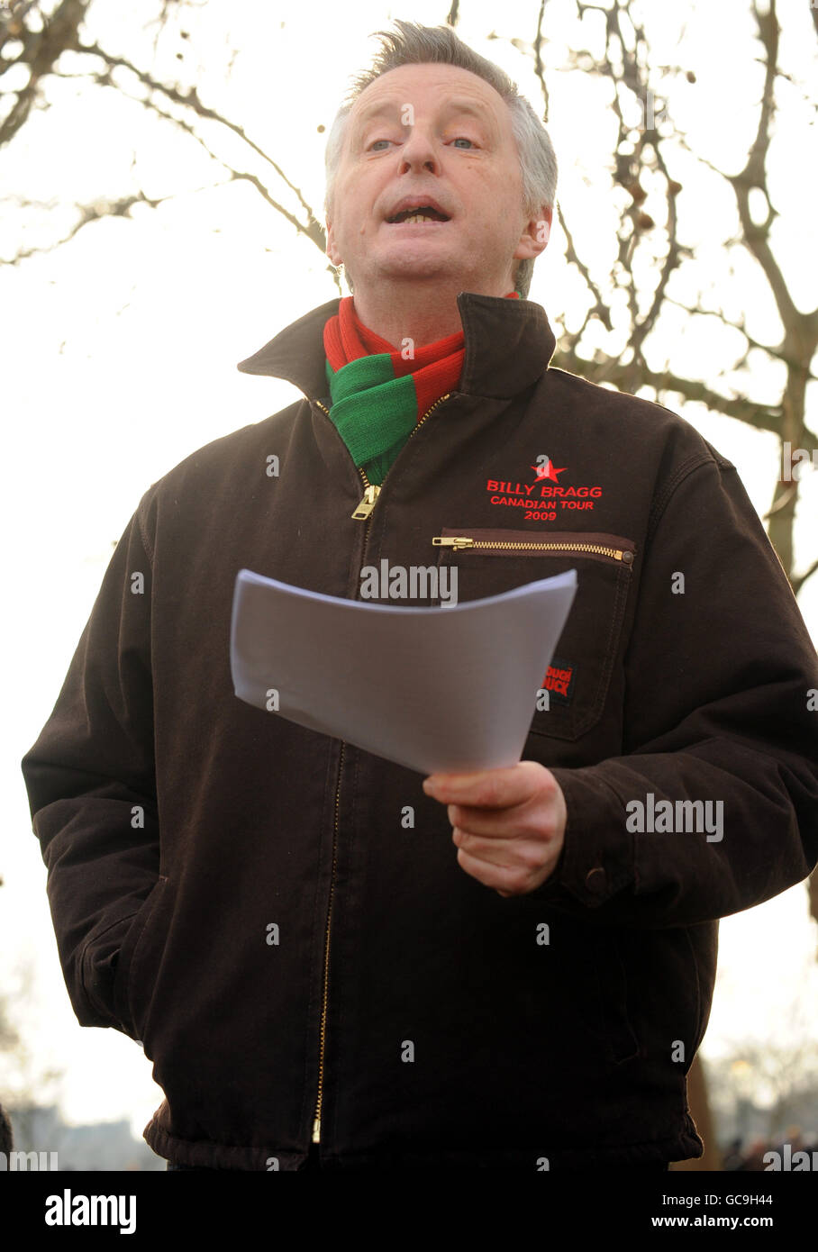 Billy Bragg delivers a protest speech against 'excessive' bonuses for Royal Bank of Scotland bosses at Speakers' Corner, Hyde Park, London today. Stock Photo