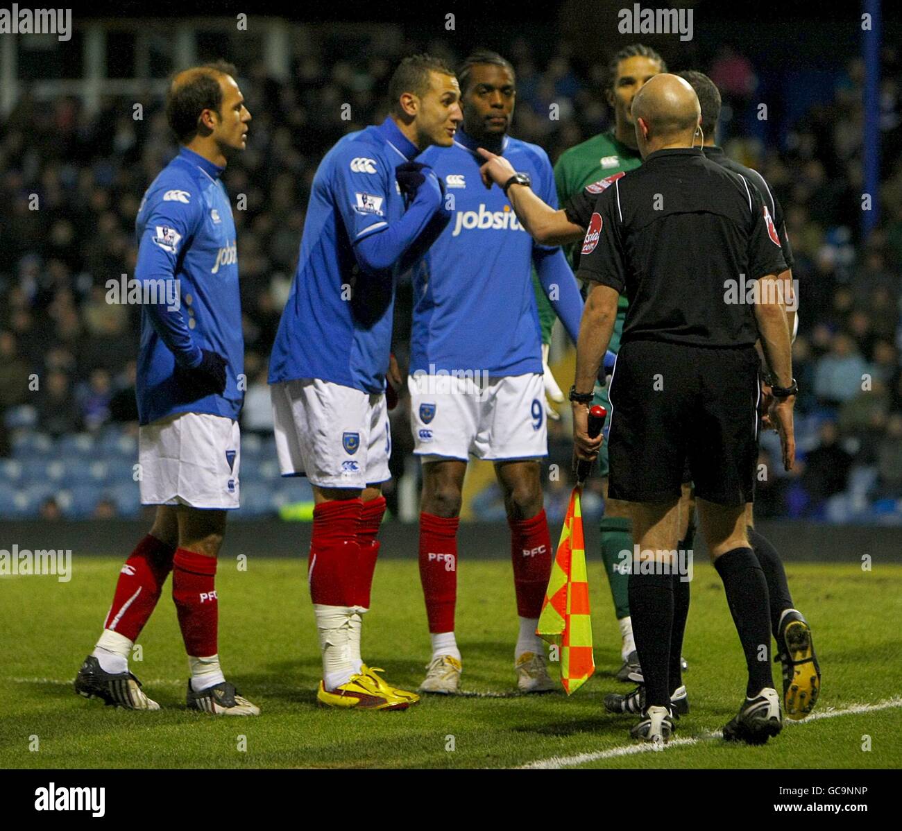 Soccer - Barclays Premier League - Portsmouth v Sunderland - Fratton Park. Portsmouth's Hassan Yebda (2nd left) argues with the officials on the touchline after he is shown a red card Stock Photo