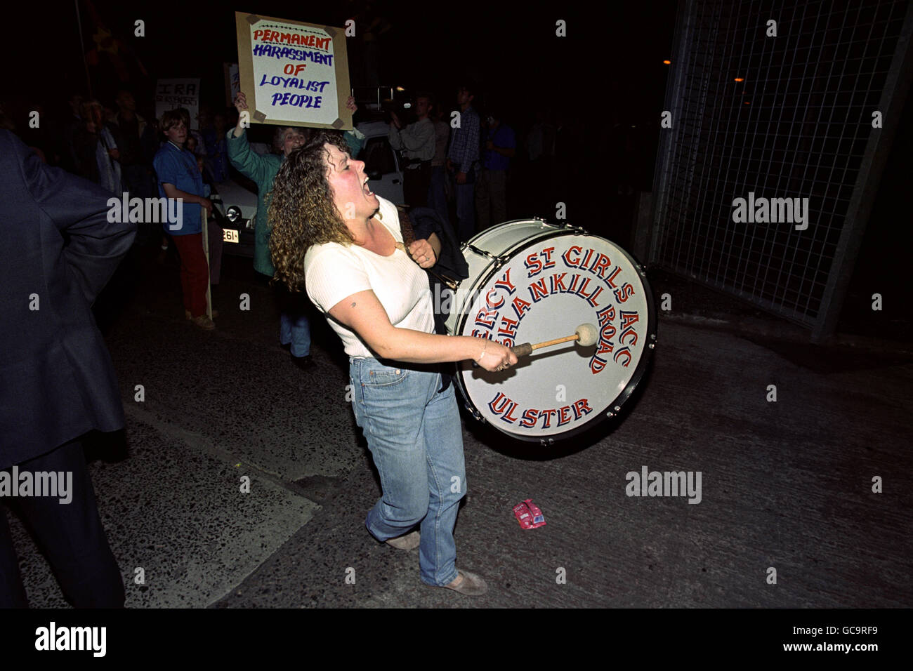 A LOYALIST DEMONSTRATOR PROTESTS ON THE SHANKILL ROAD IN BELFAST. Stock Photo
