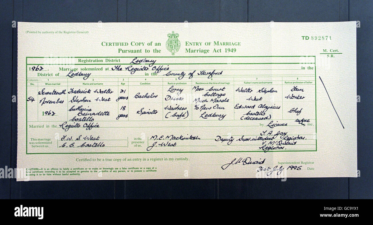 MARRIAGE CERTIFICATE OF FRED WEST AND HIS FIRST WIFE, CATHERINE COSTELLO FROM THEIR WEDDING ON 17 MOVEMBER 1962. Stock Photo
