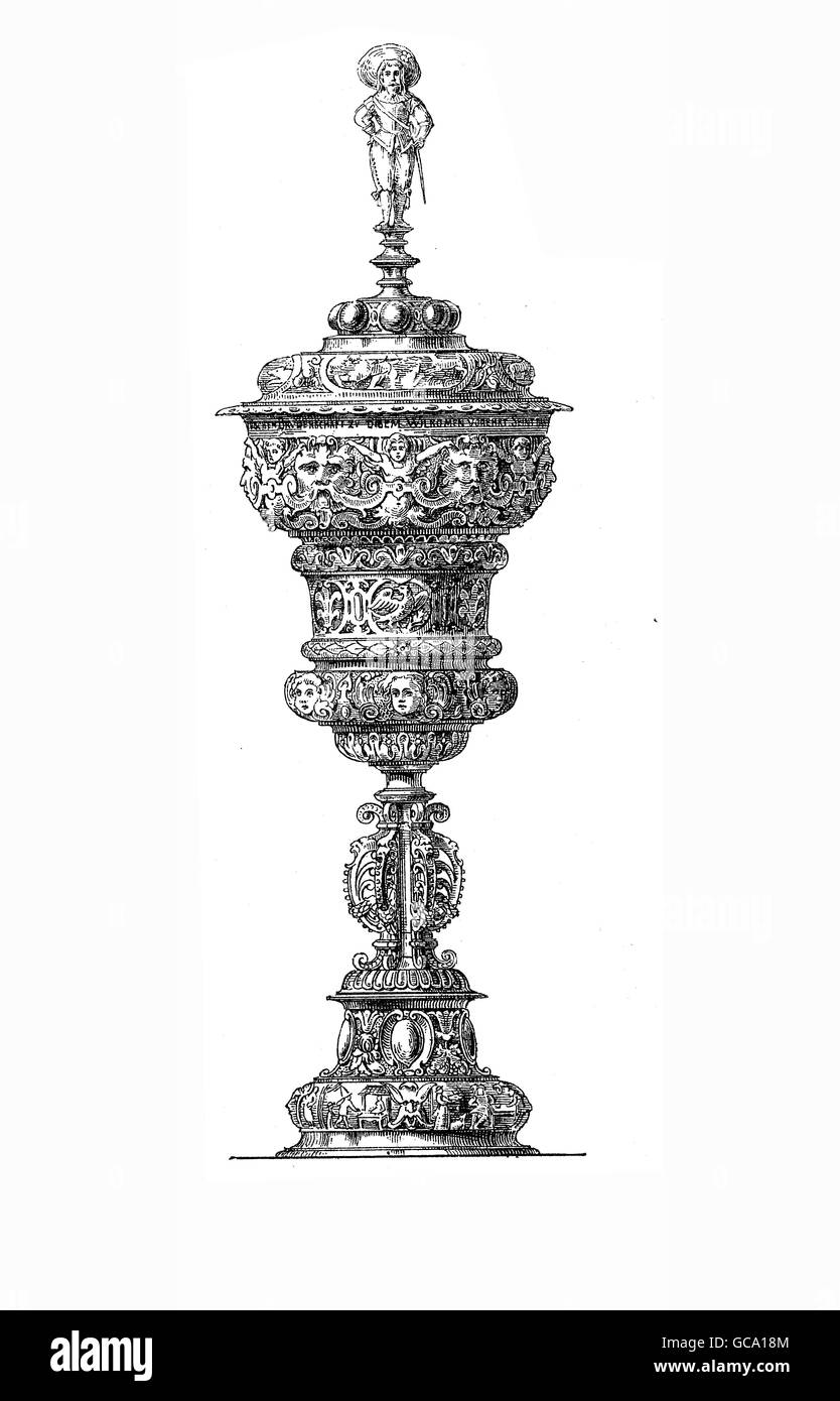 Embossed silver goblet from 1630. The writing engraved right below the rim reads 'A. 1630 hat Paul Tomble, beckenknecht, 87 Thaler einer löblichen Brüderschaft zu diesem Wilkomen verehrt. Seint damals Altknechte gdwesen Michel Scholz, Gregorius Reinmann, die Besitzer Georgius Baumgarte, Georgi Hene. Gweicht 6 Pfd. 27 Loth'. Stock Photo