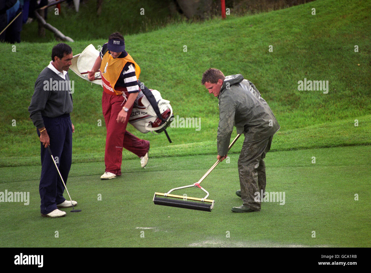 SEVE BALLESTEROS WATCHES THE DRYING OF THE 7TH GREEN DURING THE THIRD ROUND OF THE BENSON AND HEDGES INTERNATIONAL OPEN AT ST MELLION Stock Photo