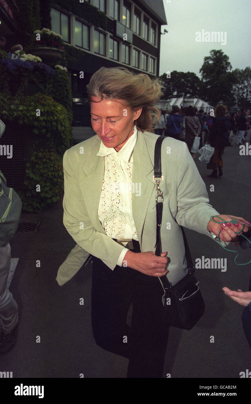 MRS HEIDI GRAF MAKES A HASTY EXIT FROM WIMBLEDON WHERE HER DAUGHTER,  DEFENDING CHAMPION STEFFI GRAF LOST HER FIRST ROUND MATCH ON CENTRE COURT  TO AMERICA'S LORI MCNEIL Stock Photo - Alamy