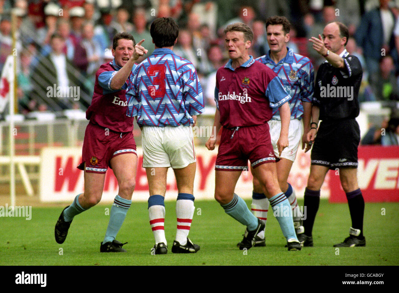 Soccer - Second Division Play-Off Final - Burnley v Stockport ...