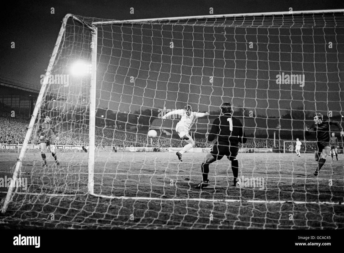 Soccer European Cup Quarter Finals Leeds United v Standard Stock