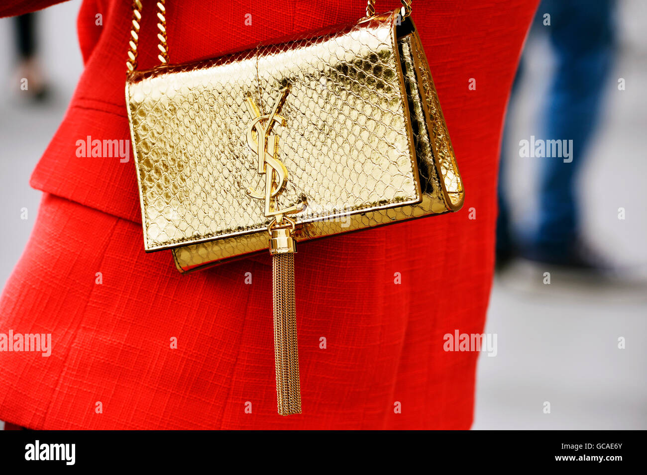 Lily Allen has her hands full carrying large Yves Saint Laurent shopping  bags while out on a shopping spree at Sloane Street Stock Photo - Alamy