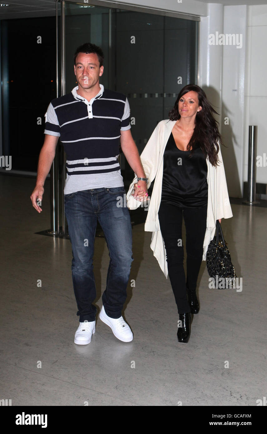 John and Toni Terry arrive at Heathrow Airport after flying in from Dubai. Stock Photo