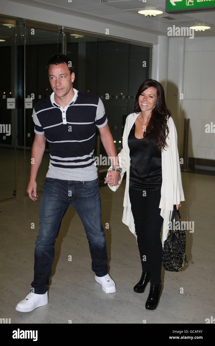 John and Toni Terry arrive at Heathrow Airport after flying in from Dubai. Stock Photo