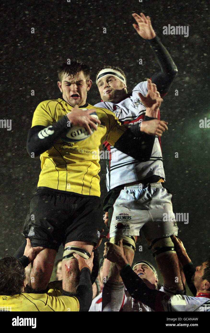 Gael Force's Andrew Renwick (left) wins lineout ball during the British