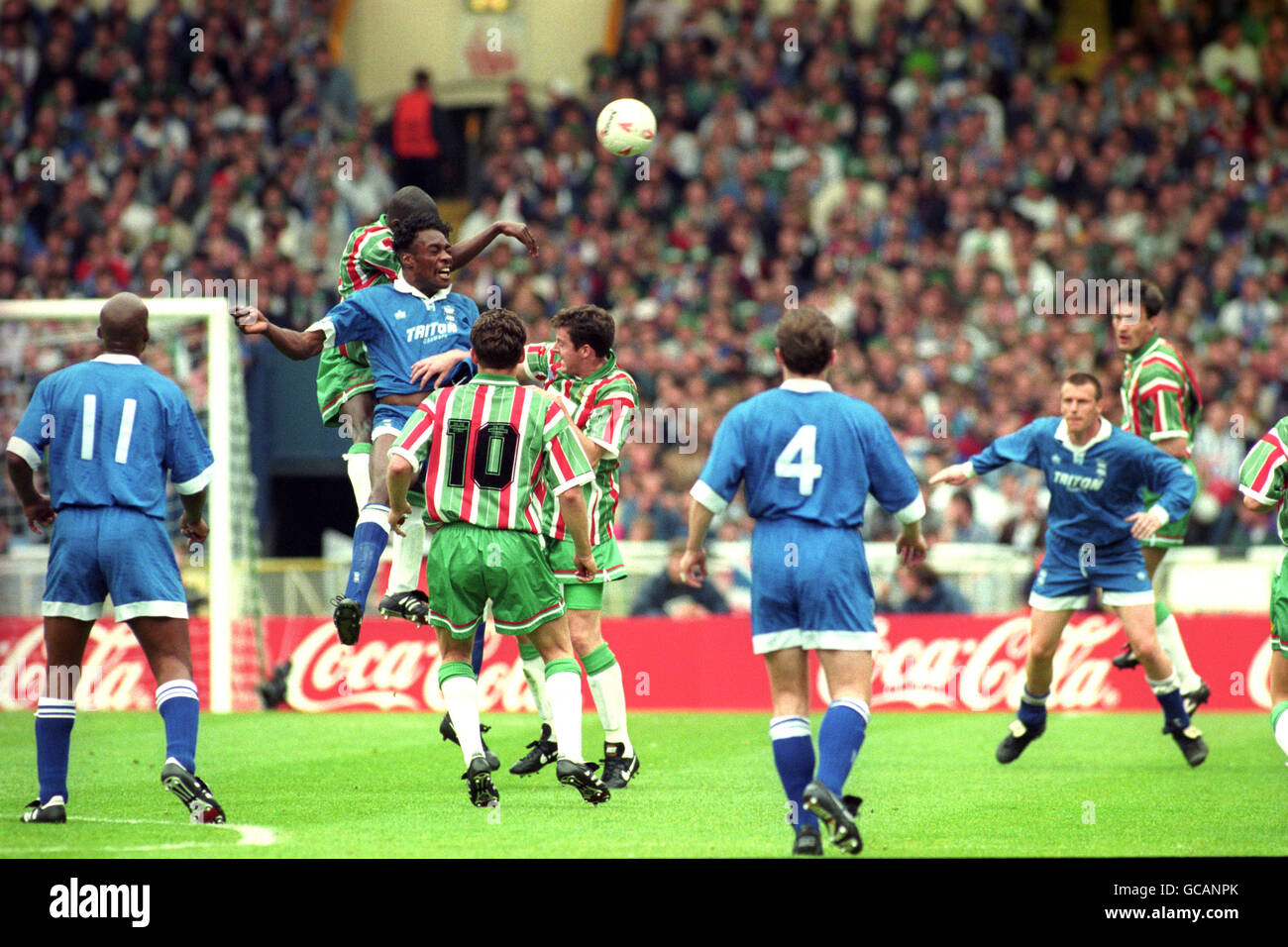 Birmingham City's Kevin Francis and Carlisle United's Dean Walling