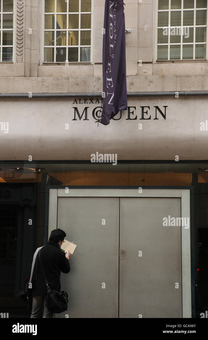 Alexander McQueen death. An unidentified man believed to be a friend of Alexander  McQueen, outside McQueen's flat in central London Stock Photo - Alamy