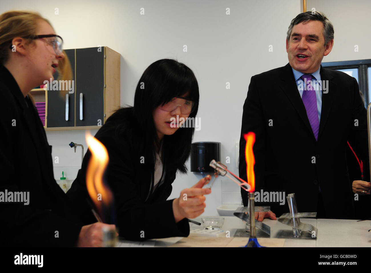 Students Lucy Henderson (left) and Shen-Tong Wang (centre) being watched by Prime Minister Gordon Brown (right) in the chemistry laboratory at Durham Johnston school, County Durham. The school was the venue for a Cabinet meeting. Stock Photo