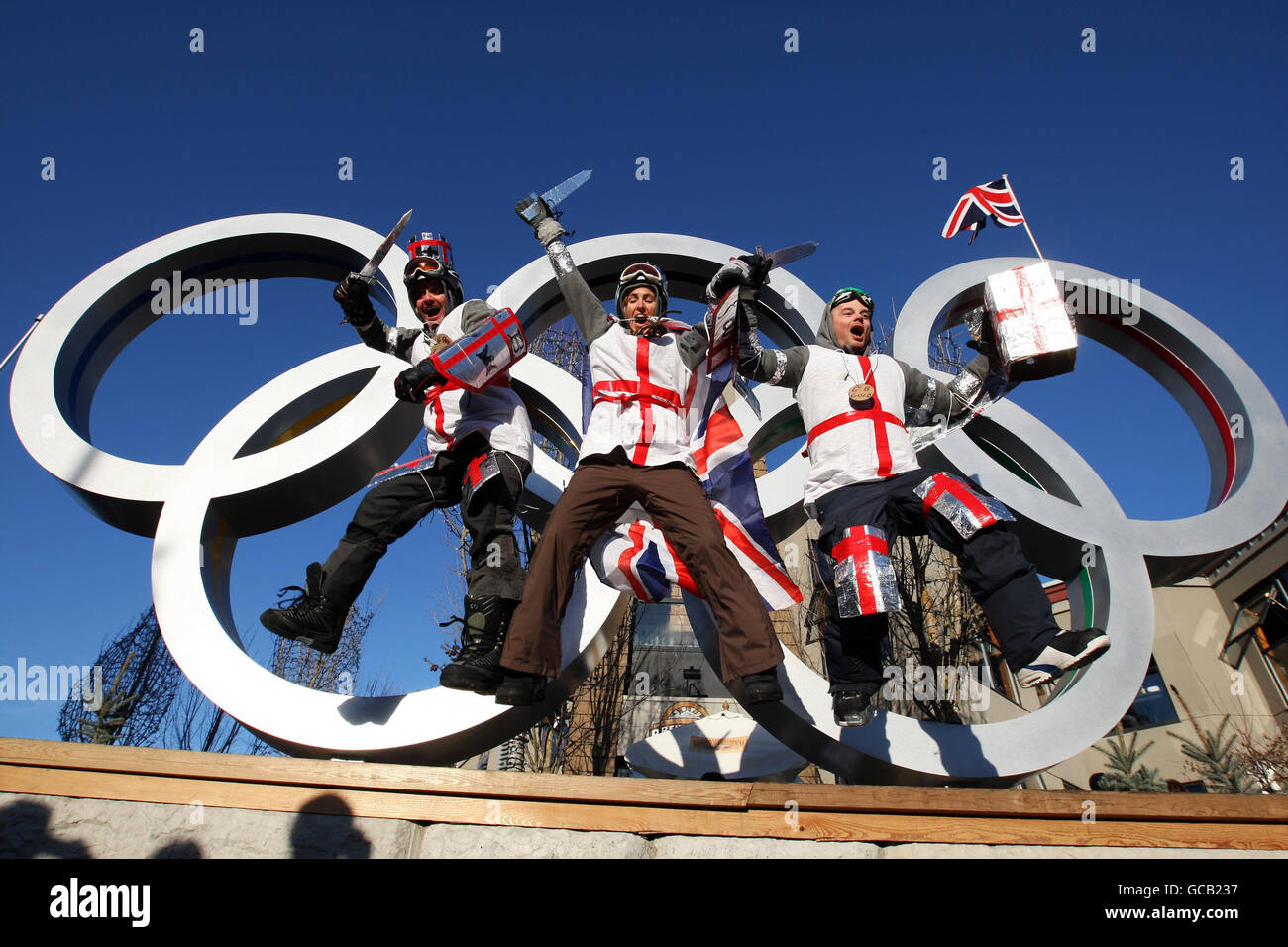 Great britain fans next to the olympic rings in whistler hi-res stock ...