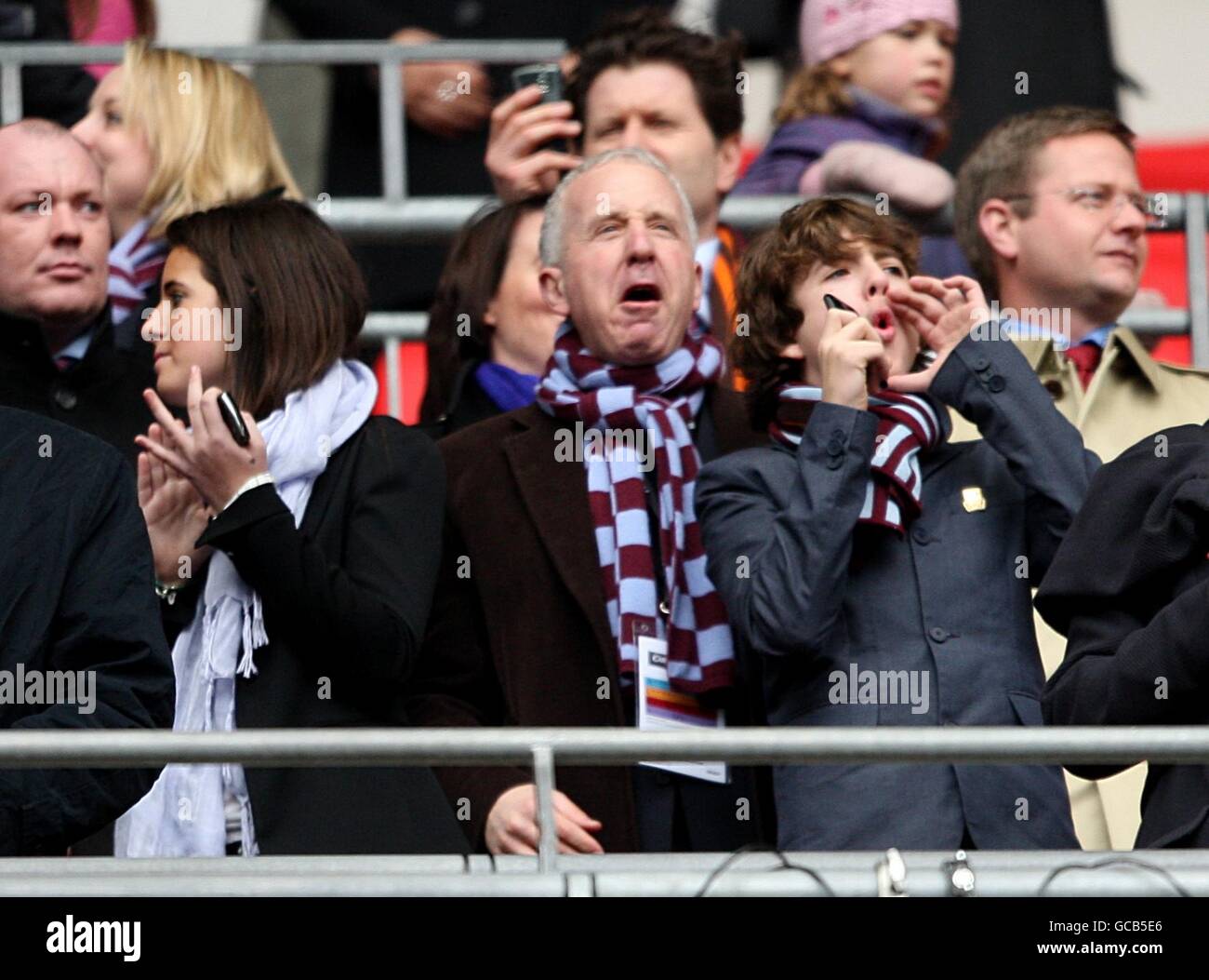 Soccer - Carling Cup - Final - Manchester United v Aston Villa - Wembley Stadium. Aston Villa owner Randy Lerner in the stands Stock Photo