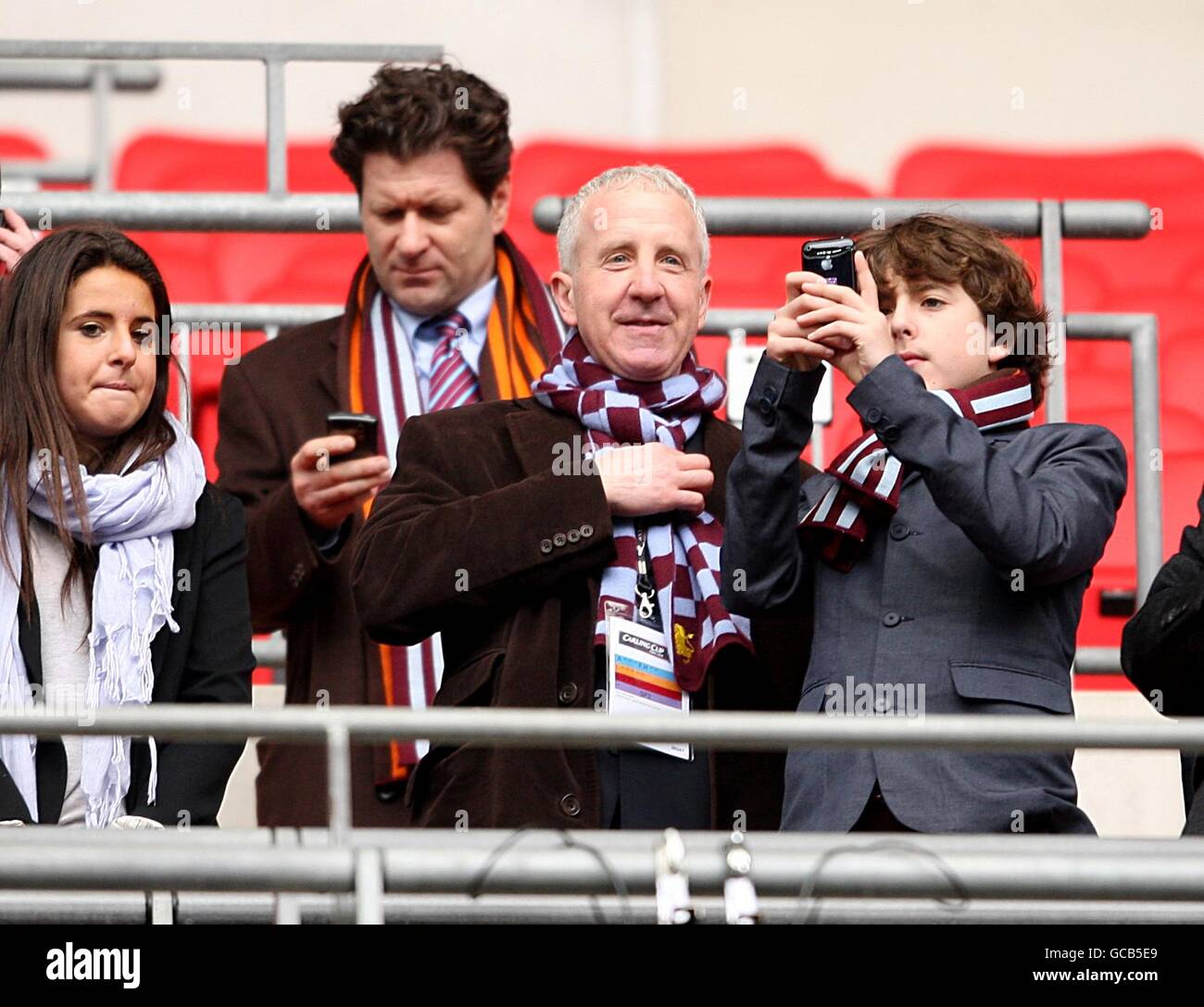 Soccer - Carling Cup - Final - Manchester United v Aston Villa - Wembley Stadium. Aston Villa's owner Randy Lerner in the stands Stock Photo