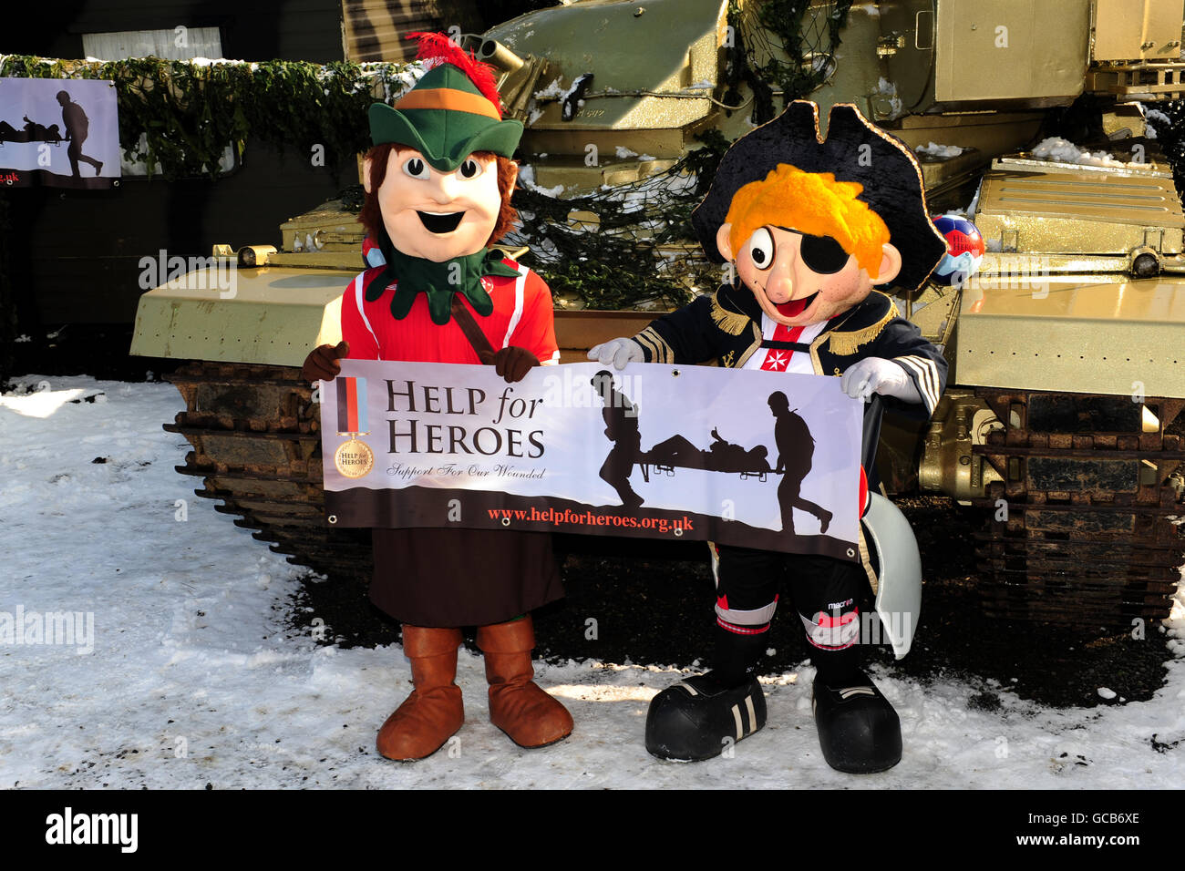 Soccer - Mascots support Help for Heroes - Tanks A Lot - Spring Farm. Sheffield United mascot Captain Blade (right) and Nottingham Forest mascot Robin Hood (left) at the help for heroes tanks a lot day Stock Photo