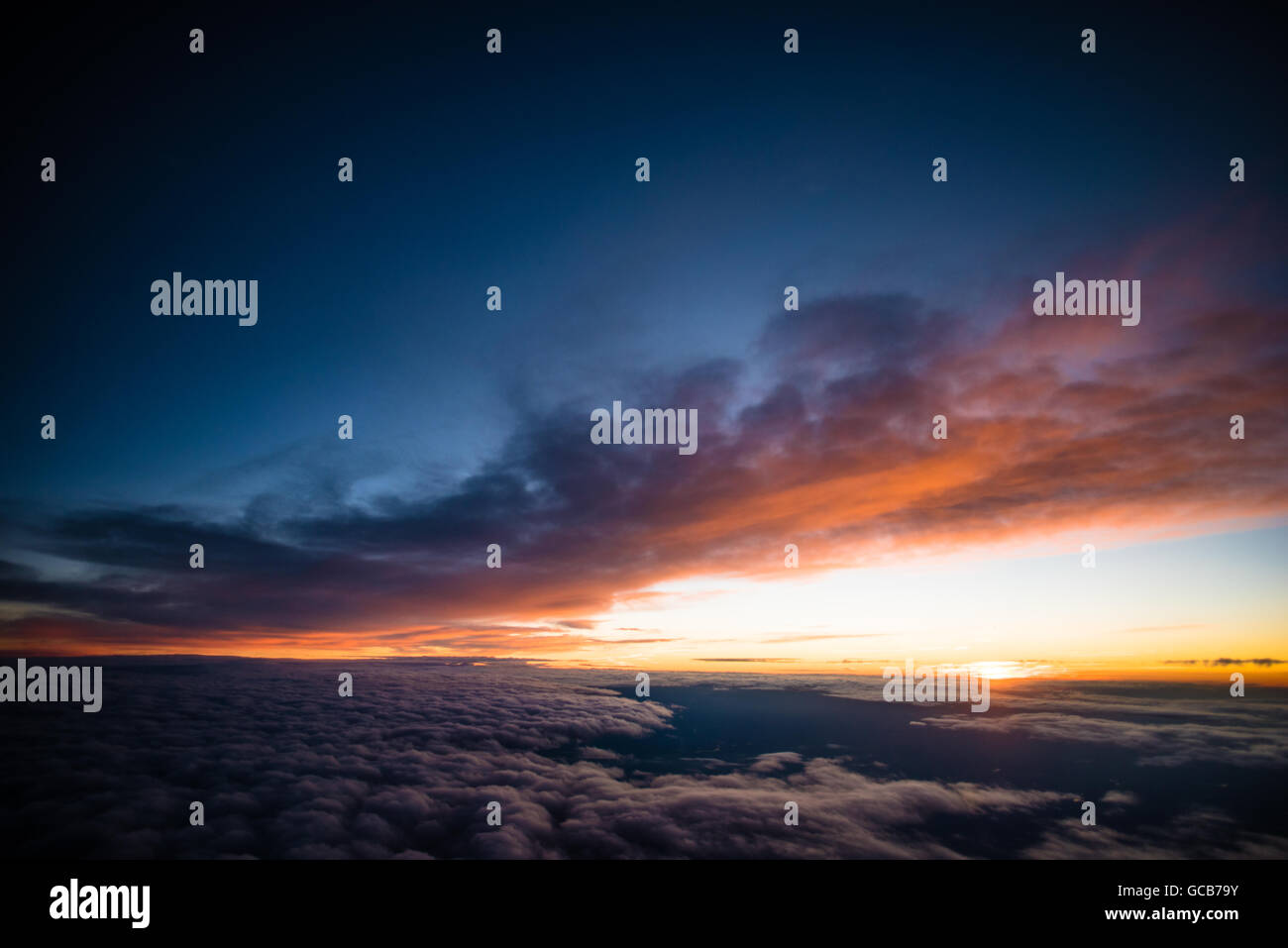 Airplane sunset clouds hi-res stock photography and images - Alamy