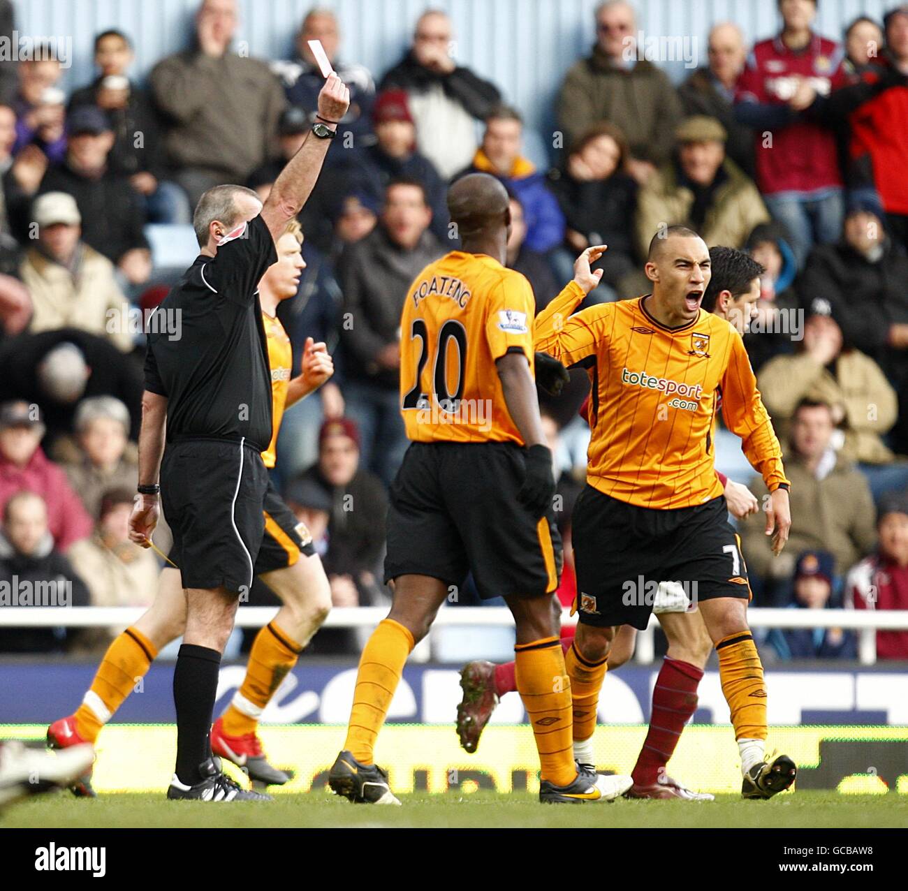 Referee Martin Atkinson (left) dismisses Hull City's Craig Fagan (right) for a secondbookabale offence Stock Photo